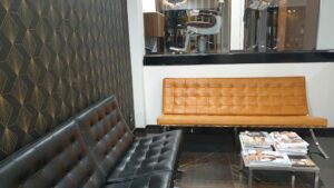 Salle attente salon coiffure homme - Rodolphe Avenue Louise